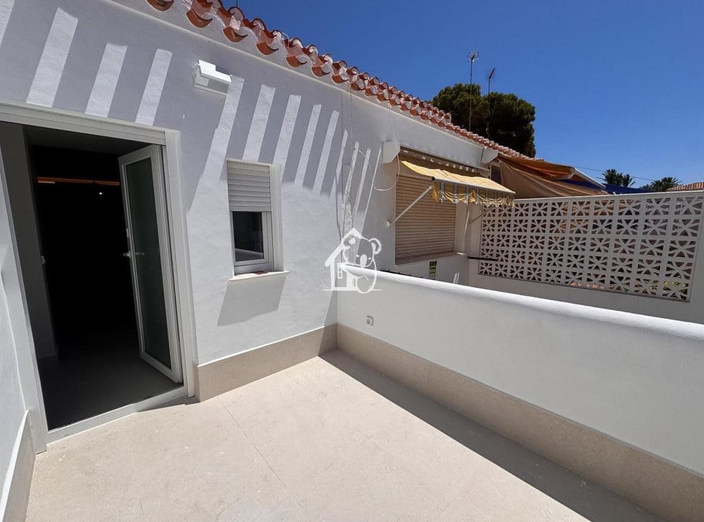 Maison de Ville de 4 chambres à louer à Dehesa de Campoamor avec garage - 2 500 € (Ref: 9949023)