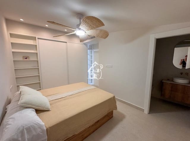 Maison de Ville de 4 chambres à louer à Dehesa de Campoamor, Orihuela avec garage - 2 500 € (Ref: 9949023)