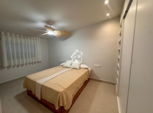 Maison de Ville de 4 chambres à louer à Dehesa de Campoamor, Orihuela avec garage - 2 500 € (Ref: 9949023)