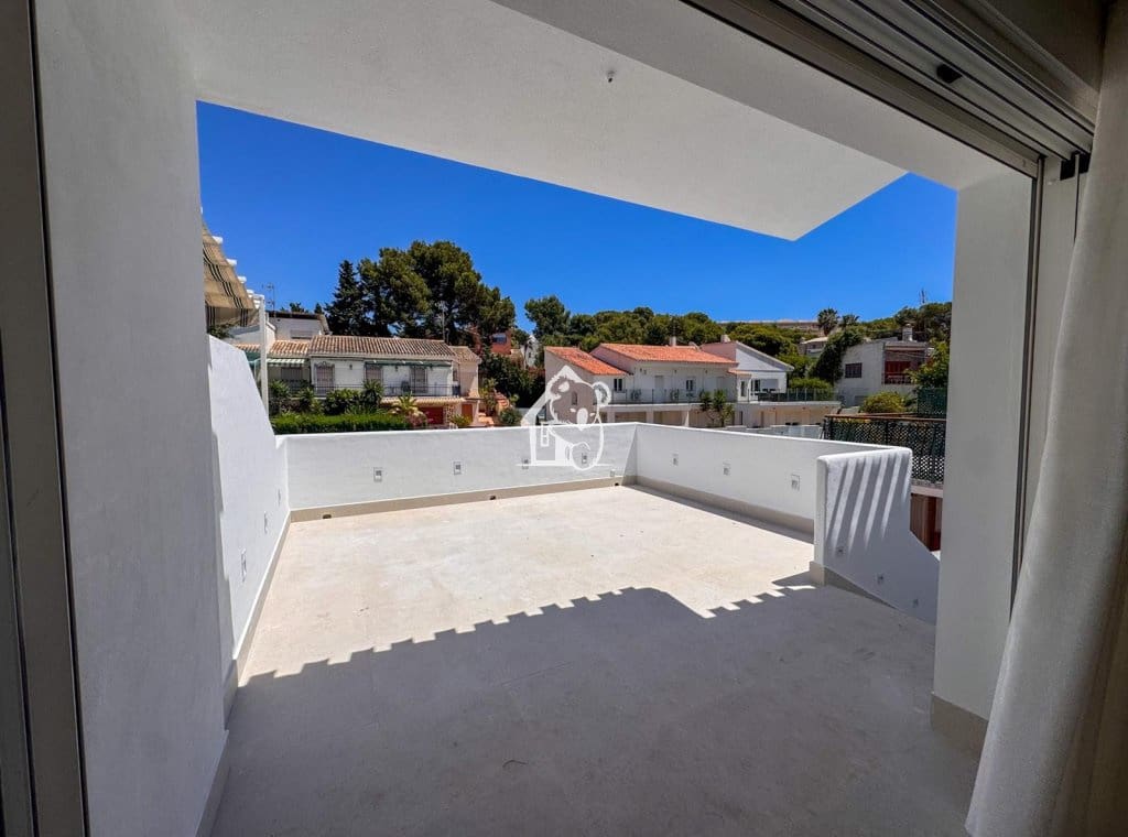 Maison de Ville de 4 chambres à louer à Dehesa de Campoamor avec garage - 2 500 € (Ref: 9949023)
