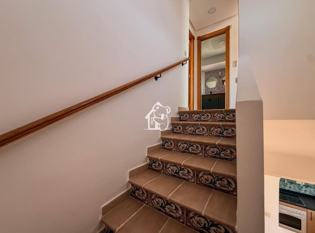 2 makuuhuone Omakotitalo vuokrattavana paikassa Roldan mukana uima-altaan 
autotalli - 850 € (Ref: 9949024)