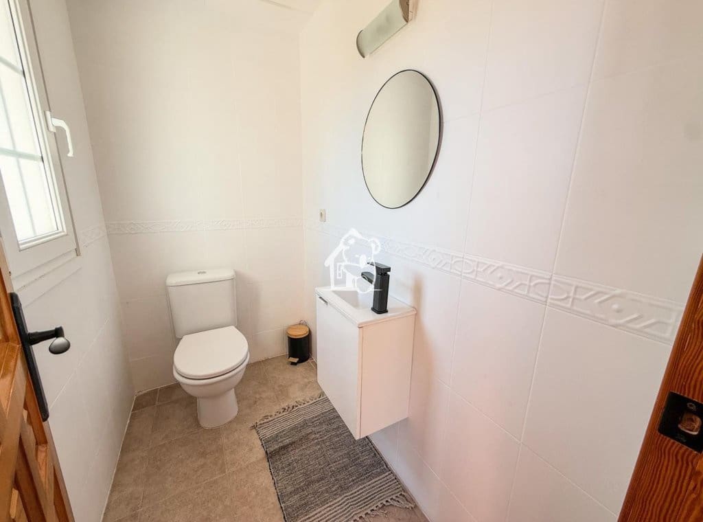 2 makuuhuone Omakotitalo vuokrattavana paikassa Roldan mukana uima-altaan 
autotalli - 850 € (Ref: 9949024)