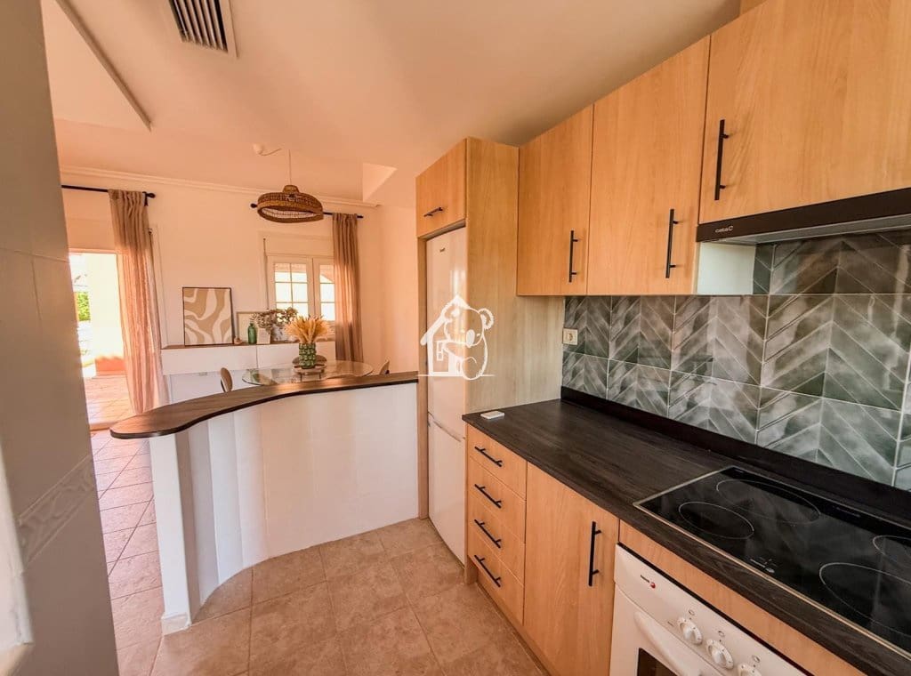 2 makuuhuone Omakotitalo vuokrattavana paikassa Roldan mukana uima-altaan 
autotalli - 850 € (Ref: 9949024)