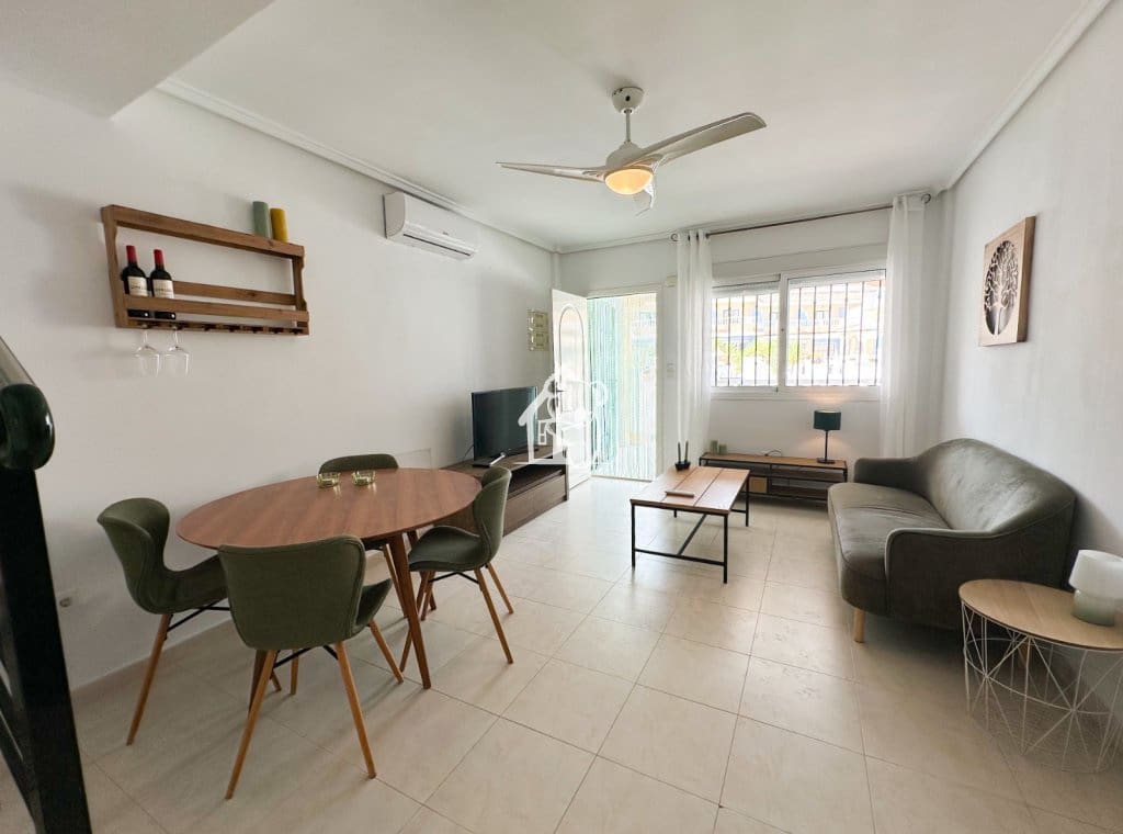 Maison de Ville de 2 chambres à louer à Ciudad Quesada avec piscine - 950 € (Ref: 9950851)