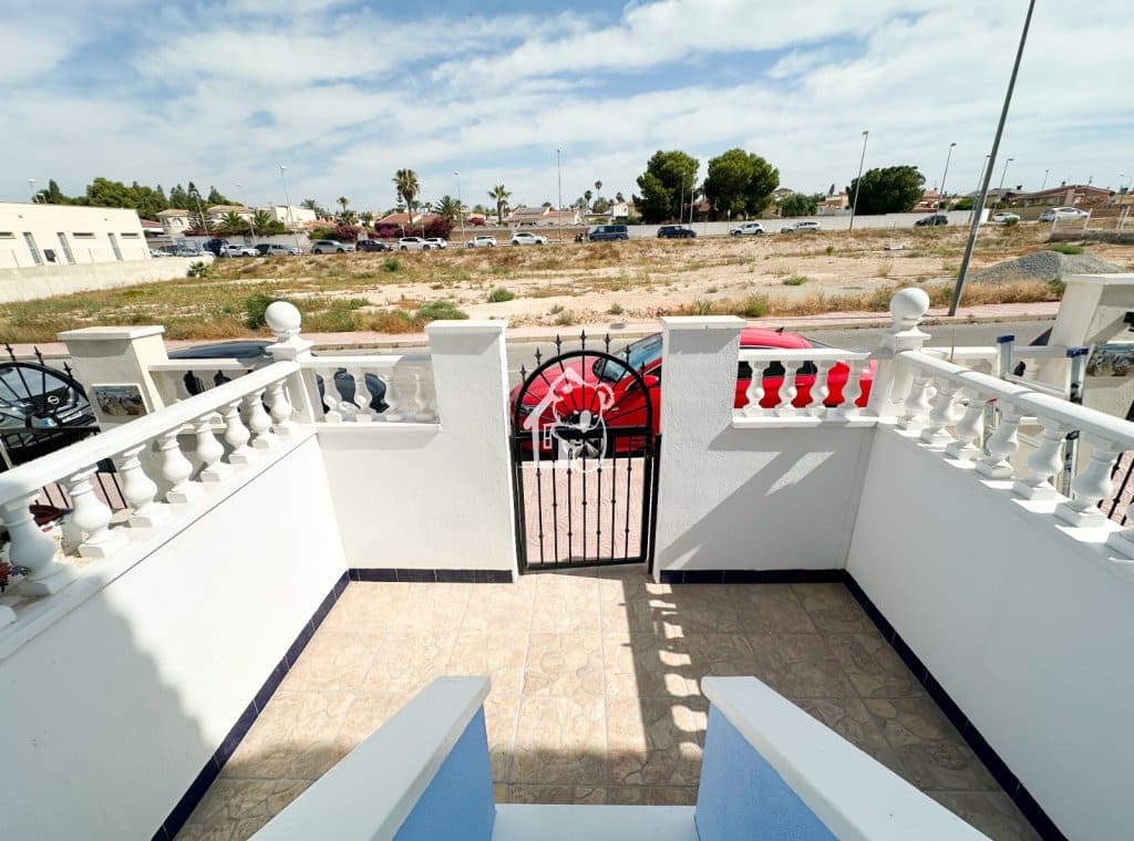 Maison de Ville de 2 chambres à louer à Ciudad Quesada avec piscine - 950 € (Ref: 9950851)