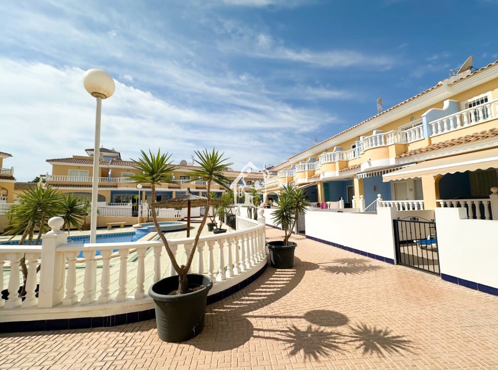 Maison de Ville de 2 chambres à louer à Ciudad Quesada avec piscine - 950 € (Ref: 9950851)