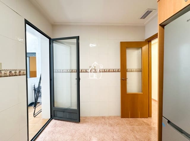 Appartement de 3 chambres à louer à Bigastro - 690 € (Ref: 9950852)