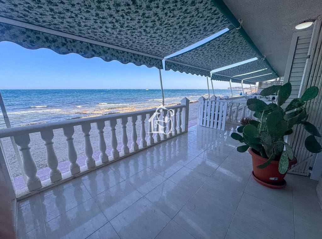 3 bedroom Beach Apartment for rent in Torrevieja - € 1,700 (Ref: 9953584)