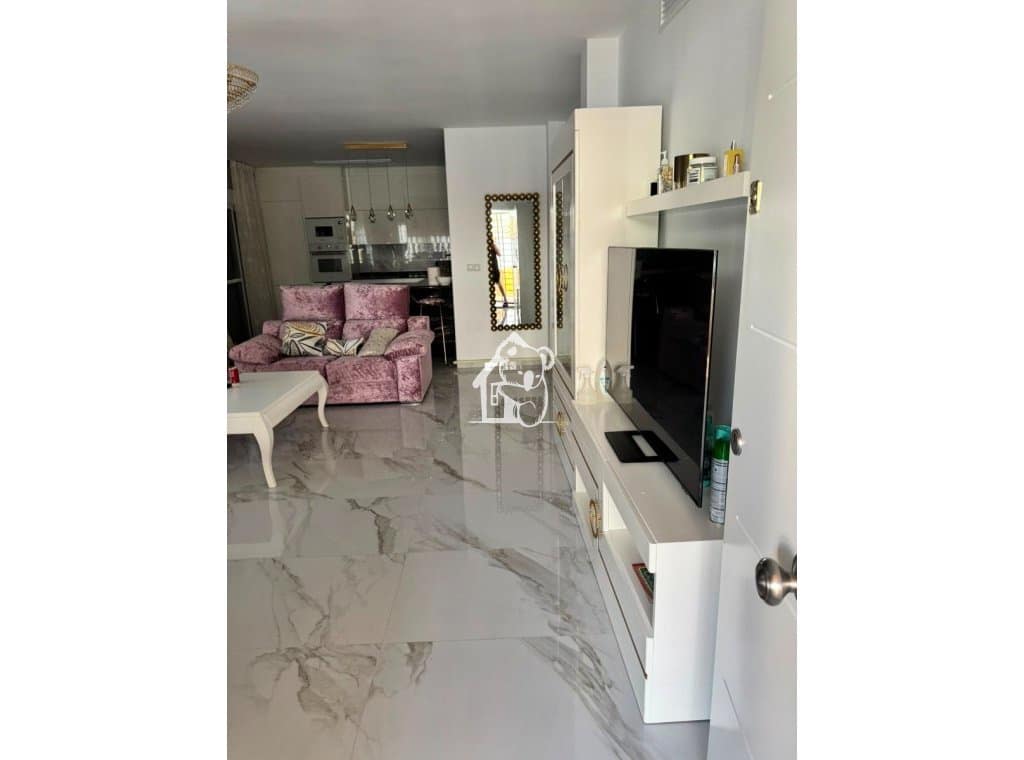 5 soveværelse Byhus til leje i Torre de la Horadada med garage - € 2.500 (Ref: 9956673)