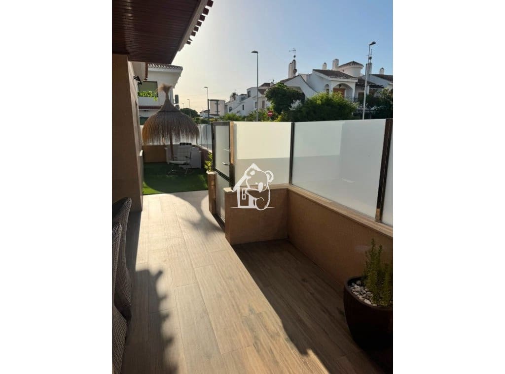 5 soveværelse Byhus til leje i Torre de la Horadada med garage - € 2.500 (Ref: 9956673)