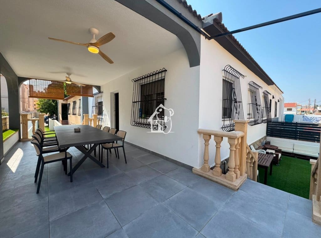 4 bedroom Villa for rent in La Mata - € 1,600 (Ref: 9956674)