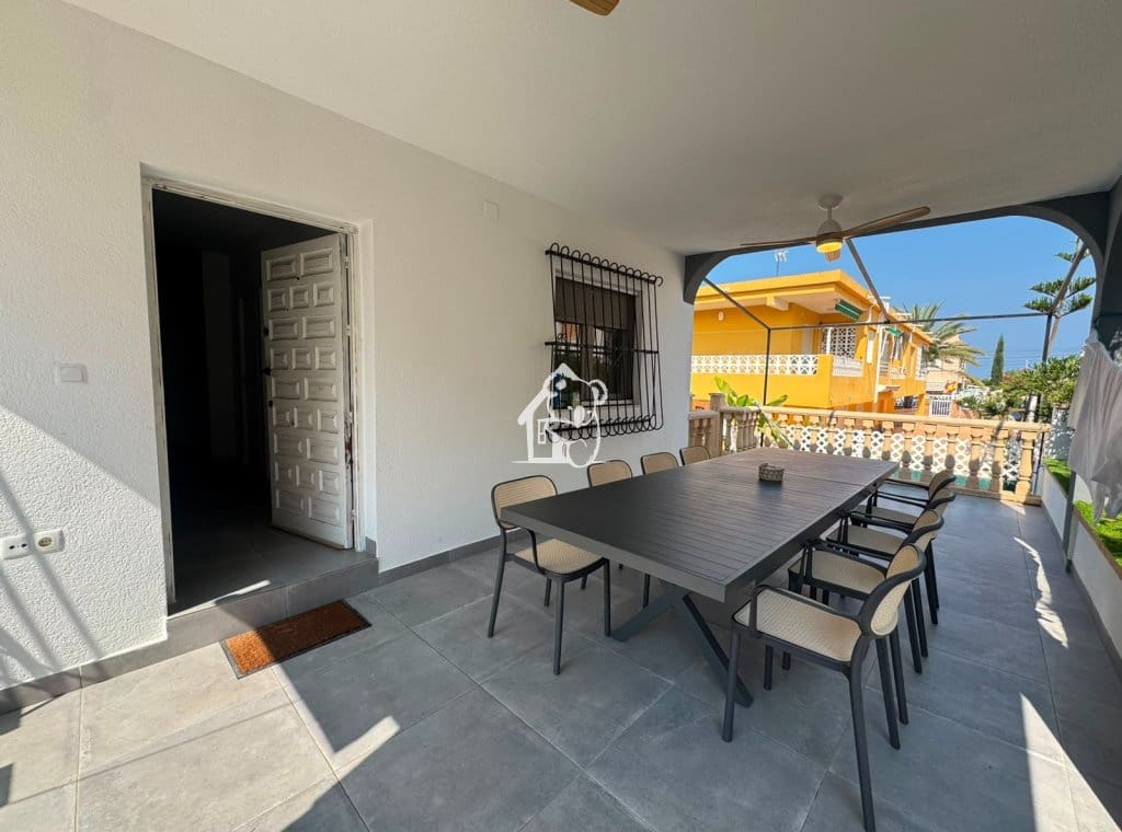 4 bedroom Villa for rent in La Mata - € 1,600 (Ref: 9956674)