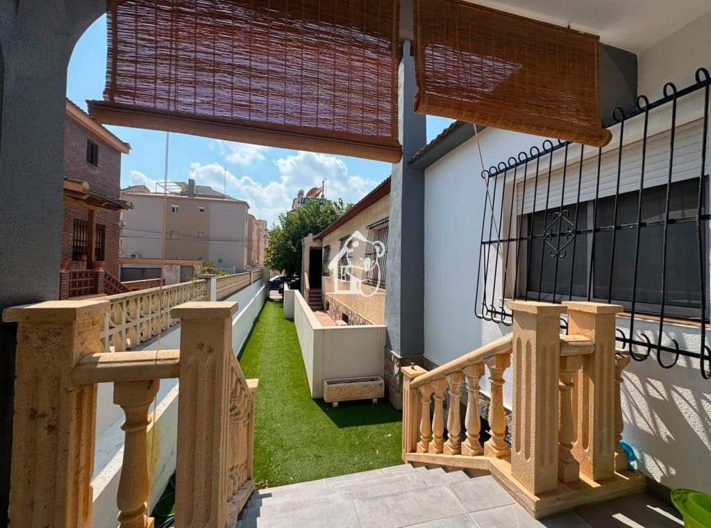 4 bedroom Villa for rent in La Mata - € 1,600 (Ref: 9956674)