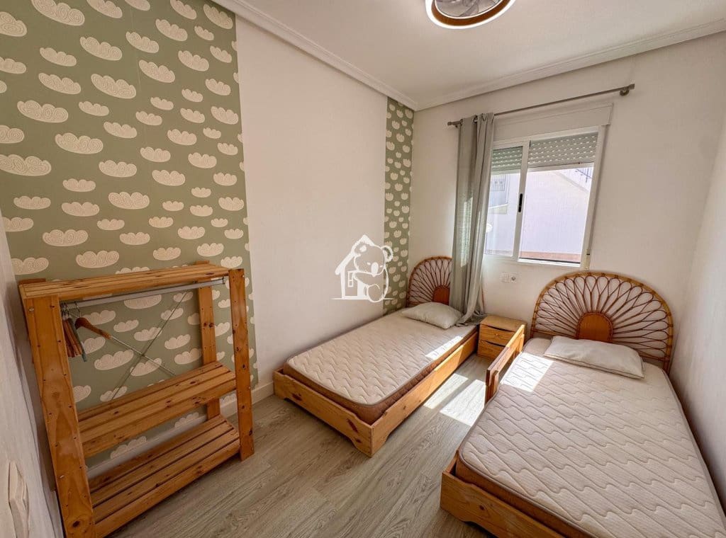3 makuuhuone Omakotitalo vuokrattavana paikassa Los Altos - 1 400 € (Ref: 9958932)