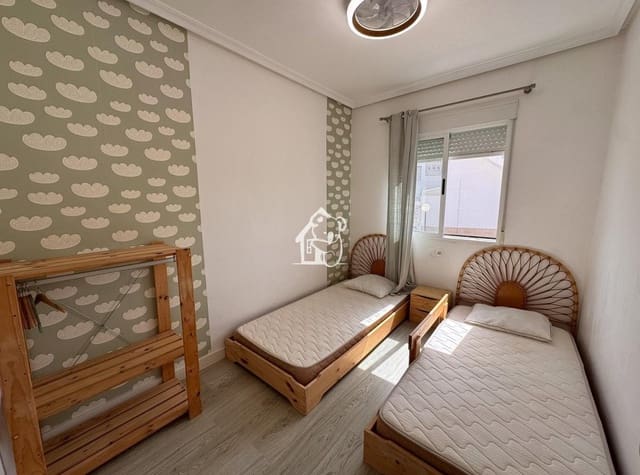 3 makuuhuone Omakotitalo vuokrattavana paikassa Los Altos - 1 400 € (Ref: 9958932)