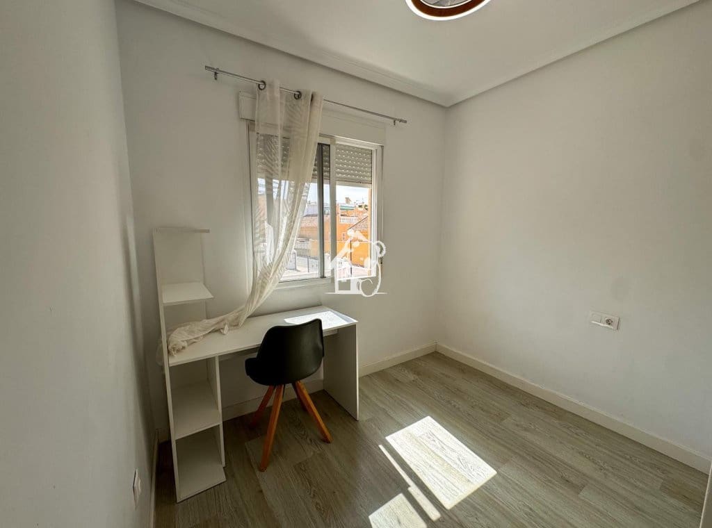 3 makuuhuone Omakotitalo vuokrattavana paikassa Los Altos - 1 400 € (Ref: 9958932)