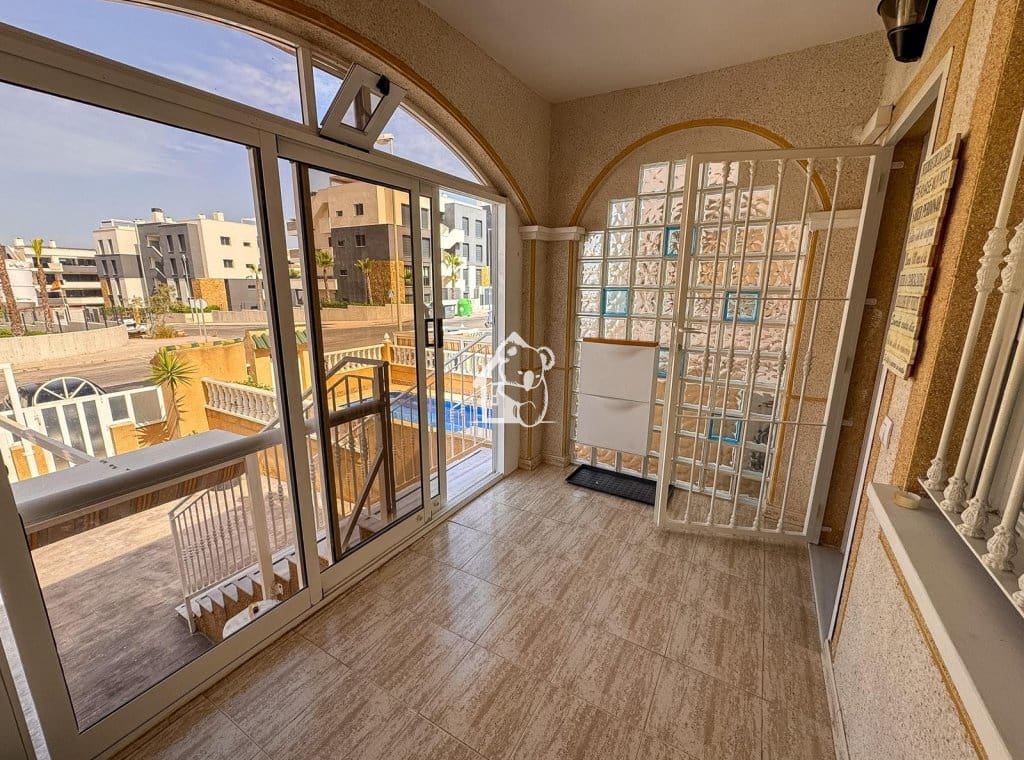 3 makuuhuone Omakotitalo vuokrattavana paikassa Los Altos - 1 400 € (Ref: 9958932)