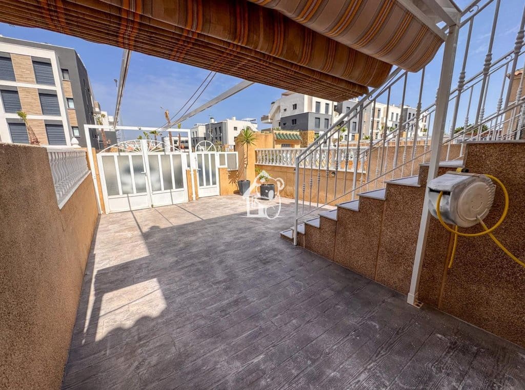 3 makuuhuone Omakotitalo vuokrattavana paikassa Los Altos - 1 400 € (Ref: 9958932)