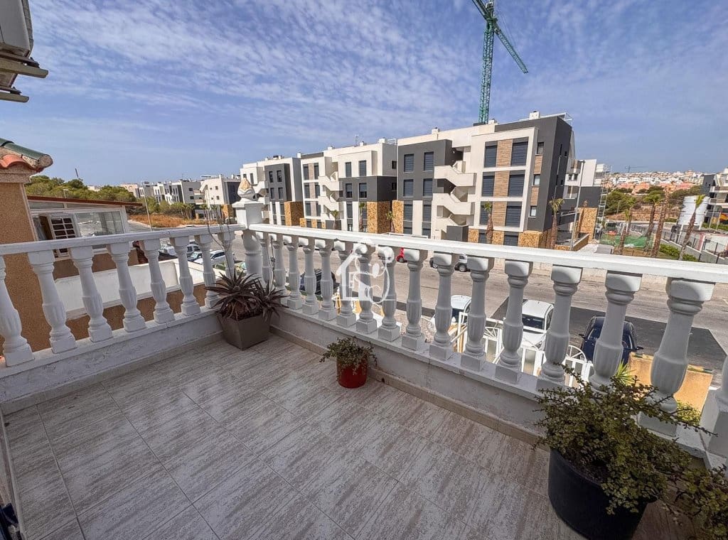 3 makuuhuone Omakotitalo vuokrattavana paikassa Los Altos - 1 400 € (Ref: 9958932)