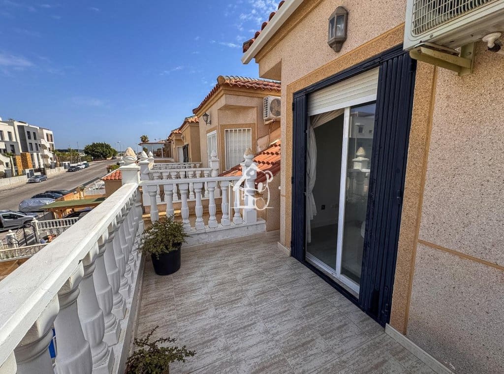 3 makuuhuone Omakotitalo vuokrattavana paikassa Los Altos - 1 400 € (Ref: 9958932)