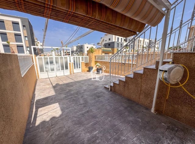 3 makuuhuone Omakotitalo vuokrattavana paikassa Los Altos - 1 400 € (Ref: 9958932)