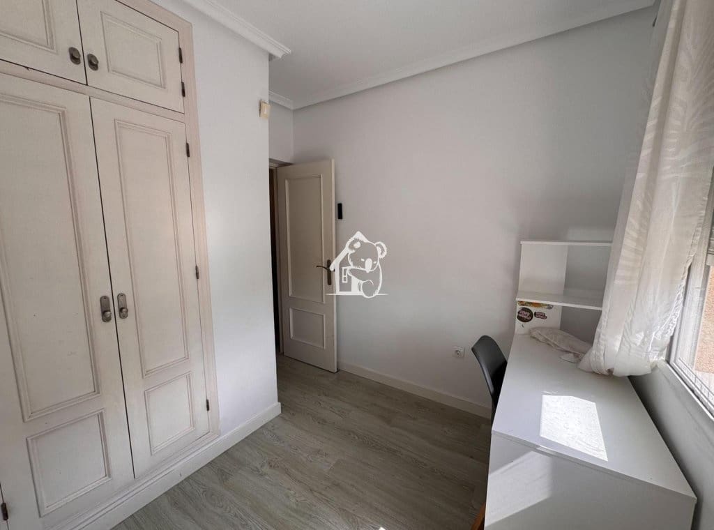 3 makuuhuone Omakotitalo vuokrattavana paikassa Los Altos - 1 400 € (Ref: 9958932)