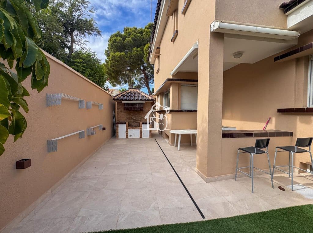 10 makuuhuone Huvila vuokrattavana paikassa Dehesa de Campoamor mukana uima-altaan 
autotalli - 3 500 € (Ref: 9958933)