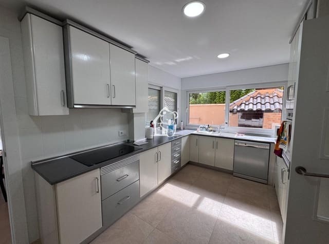 10 makuuhuone Huvila vuokrattavana paikassa Dehesa de Campoamor, Orihuela mukana uima-altaan 
autotalli - 3 500 € (Ref: 9958933)