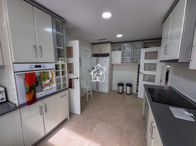 10 makuuhuone Huvila vuokrattavana paikassa Dehesa de Campoamor, Orihuela mukana uima-altaan 
autotalli - 3 500 € (Ref: 9958933)