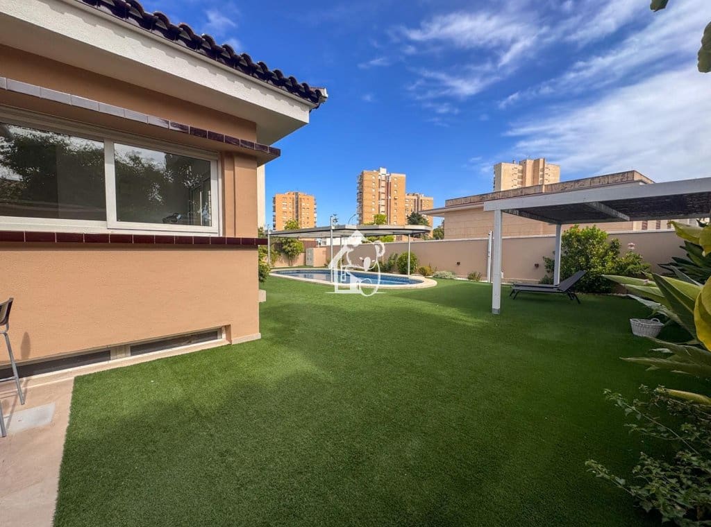 10 makuuhuone Huvila vuokrattavana paikassa Dehesa de Campoamor mukana uima-altaan 
autotalli - 3 500 € (Ref: 9958933)