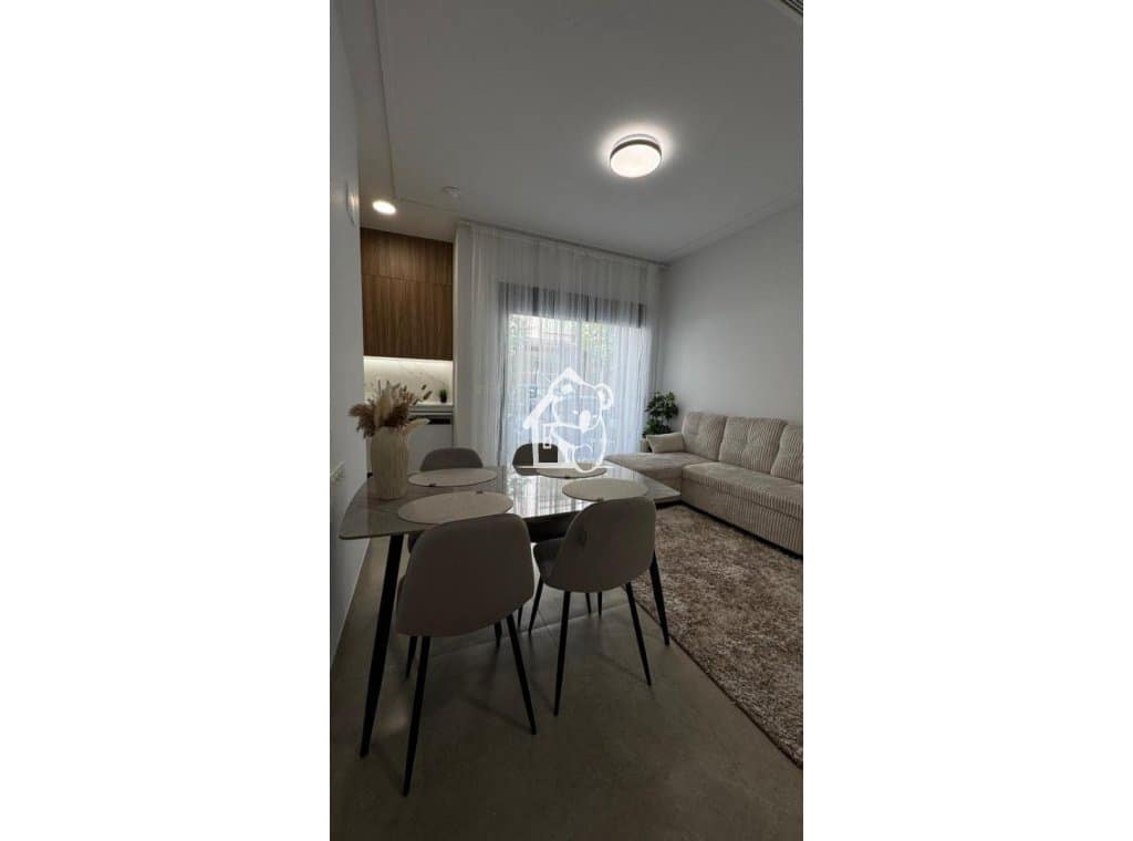 2 sypialnia Apartament do wynajęcia w Torrevieja z basenem - 1 300 € (Ref: 9965973)