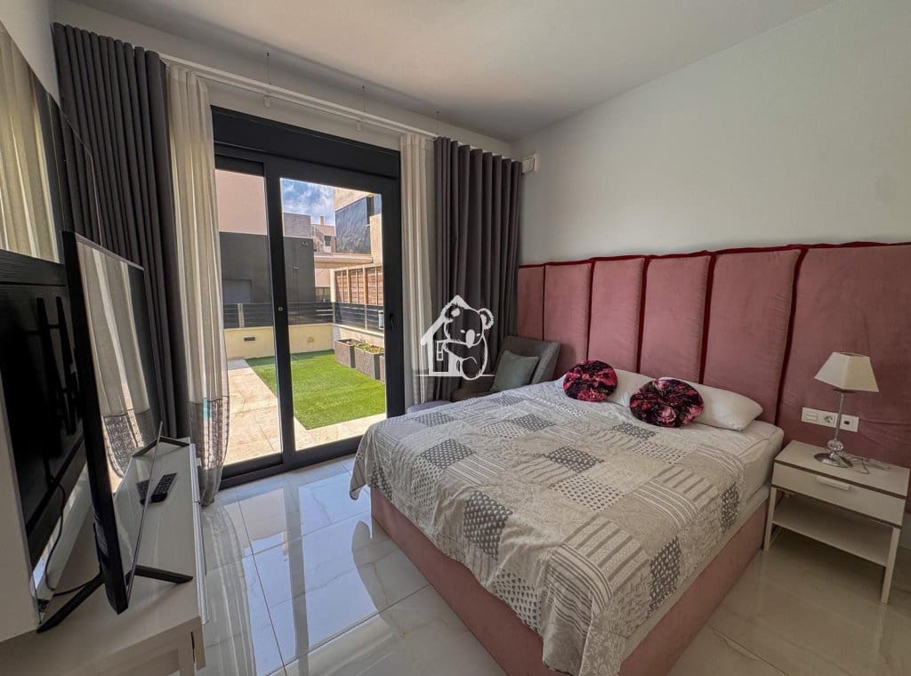 4 slaapkamer Villa te huur in Orihuela Costa met zwembad - € 3.000 (Ref: 9981701)