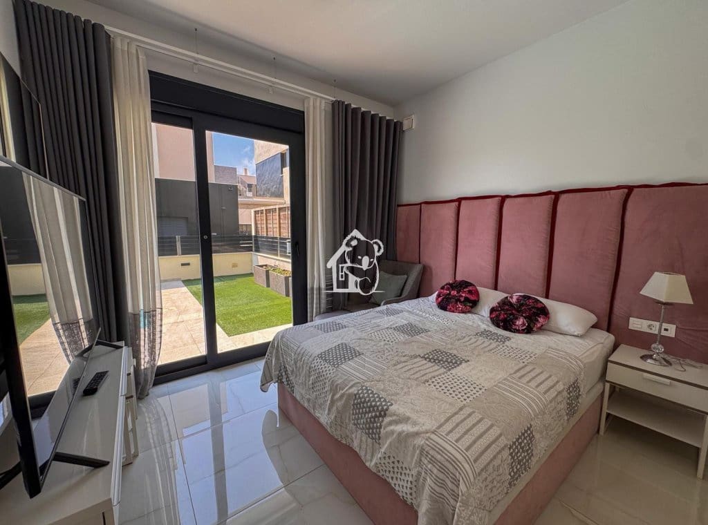 4 slaapkamer Villa te huur in Orihuela Costa met zwembad - € 3.000 (Ref: 9981701)