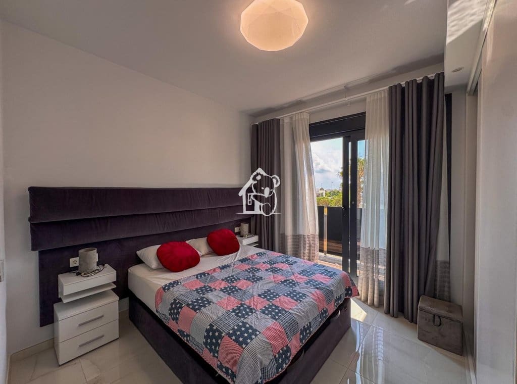 4 slaapkamer Villa te huur in Orihuela Costa met zwembad - € 3.000 (Ref: 9981701)