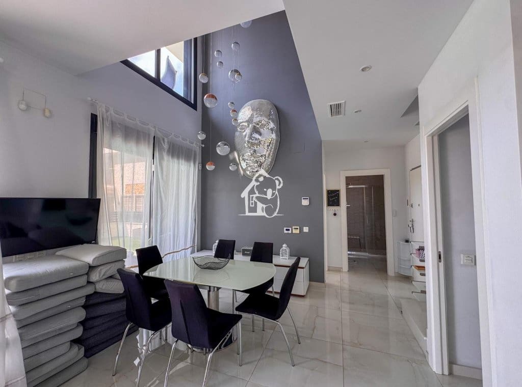 4 slaapkamer Villa te huur in Orihuela Costa met zwembad - € 3.000 (Ref: 9981701)