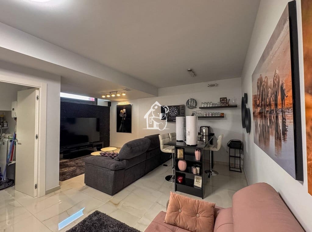 4 slaapkamer Villa te huur in Orihuela Costa met zwembad - € 3.000 (Ref: 9981701)
