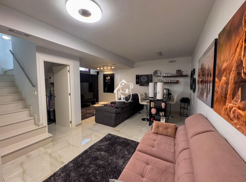 4 slaapkamer Villa te huur in Orihuela Costa met zwembad - € 3.000 (Ref: 9981701)