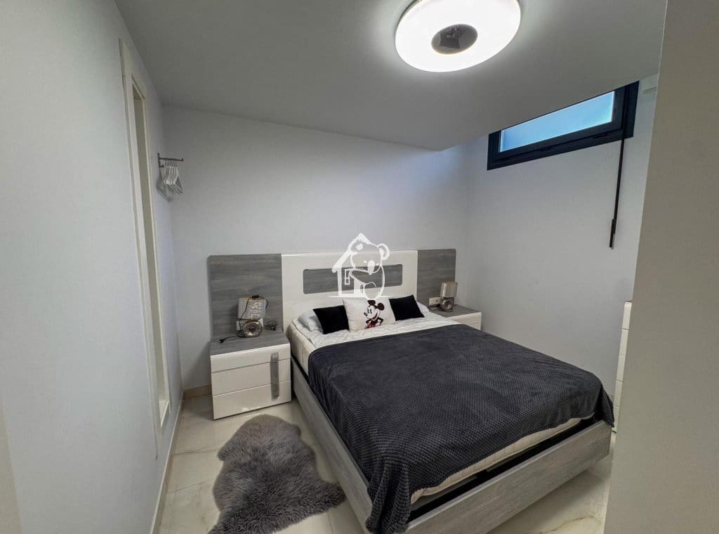 4 slaapkamer Villa te huur in Orihuela Costa met zwembad - € 3.000 (Ref: 9981701)