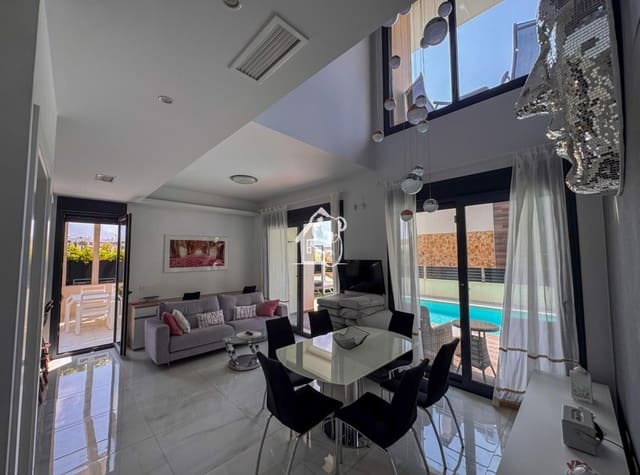 4 slaapkamer Villa te huur in Lomas de Cabo Roig - Los Dolses, Orihuela met zwembad - € 3.000 (Ref: 9981701)