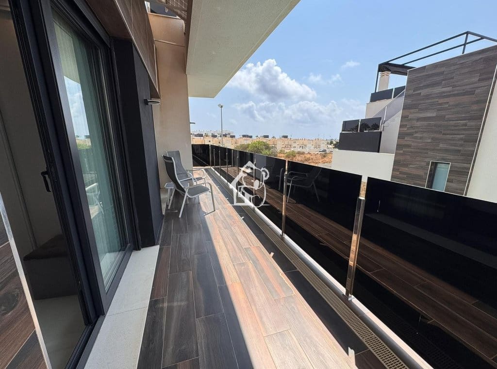 4 slaapkamer Villa te huur in Orihuela Costa met zwembad - € 3.000 (Ref: 9981701)
