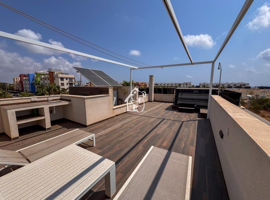 4 slaapkamer Villa te huur in Orihuela Costa met zwembad - € 3.000 (Ref: 9981701)