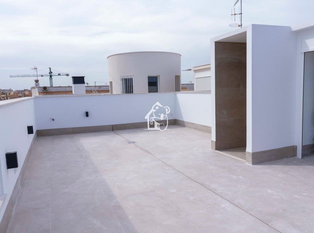 Ático de 2 habitaciones en Torrevieja en venta con piscina - 459.000 € (Ref: 9981702)