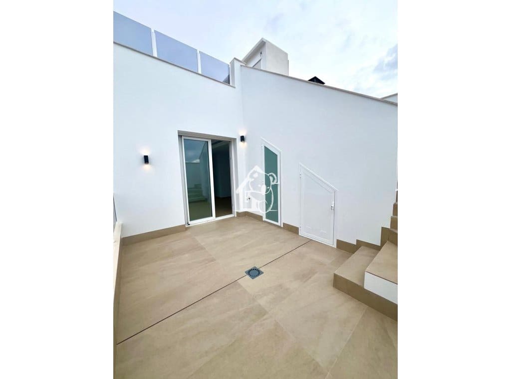 Ático de 2 habitaciones en Torrevieja en venta con piscina - 459.000 € (Ref: 9981702)