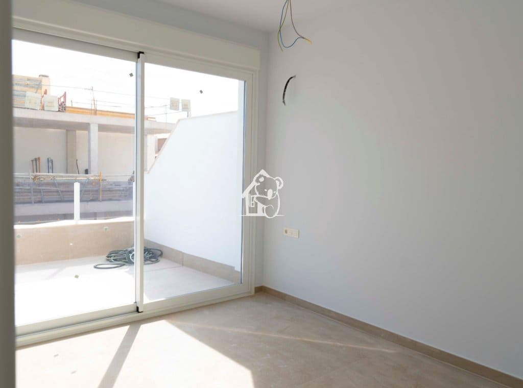 Ático de 2 habitaciones en Torrevieja en venta con piscina - 459.000 € (Ref: 9981702)