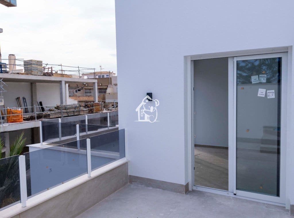 Ático de 2 habitaciones en Torrevieja en venta con piscina - 459.000 € (Ref: 9981702)