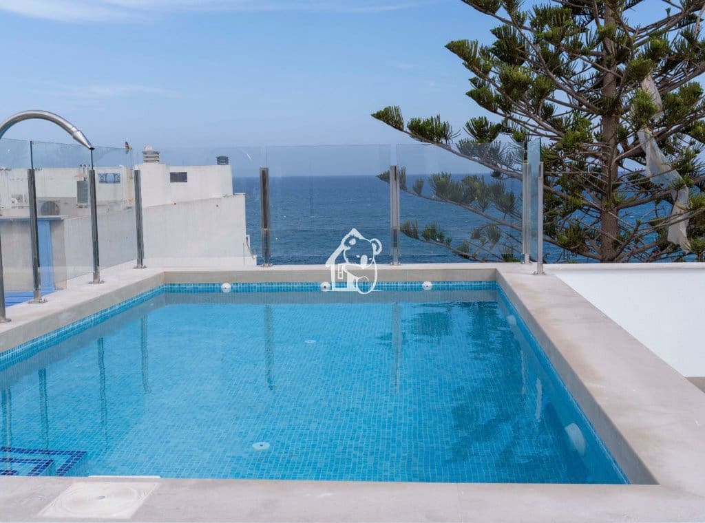 Ático de 2 habitaciones en Torrevieja en venta con piscina - 459.000 € (Ref: 9981702)