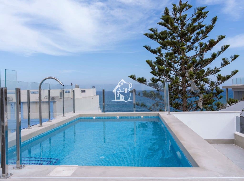Ático de 2 habitaciones en Torrevieja en venta con piscina - 459.000 € (Ref: 9981702)