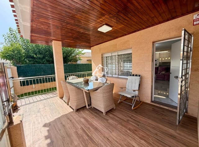 5 soverom Hus til salgs i Torre de la Horadada, Pilar de la Horadada med garasje - € 590 000 (Ref: 9984132)