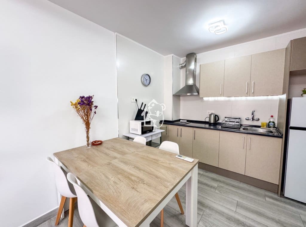 2 soveværelse Lejlighed til leje i Torrevieja med swimmingpool garage - € 950 (Ref: 9990069)