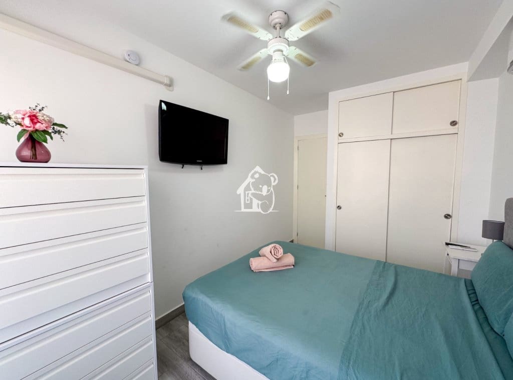 2 soveværelse Lejlighed til leje i Torrevieja med swimmingpool garage - € 950 (Ref: 9990069)